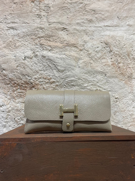 BANDOLERA PIEL BEIGE CON DETALLES