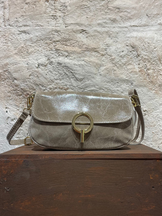BANDOLERA PIEL BEIGE CIERRE ORO