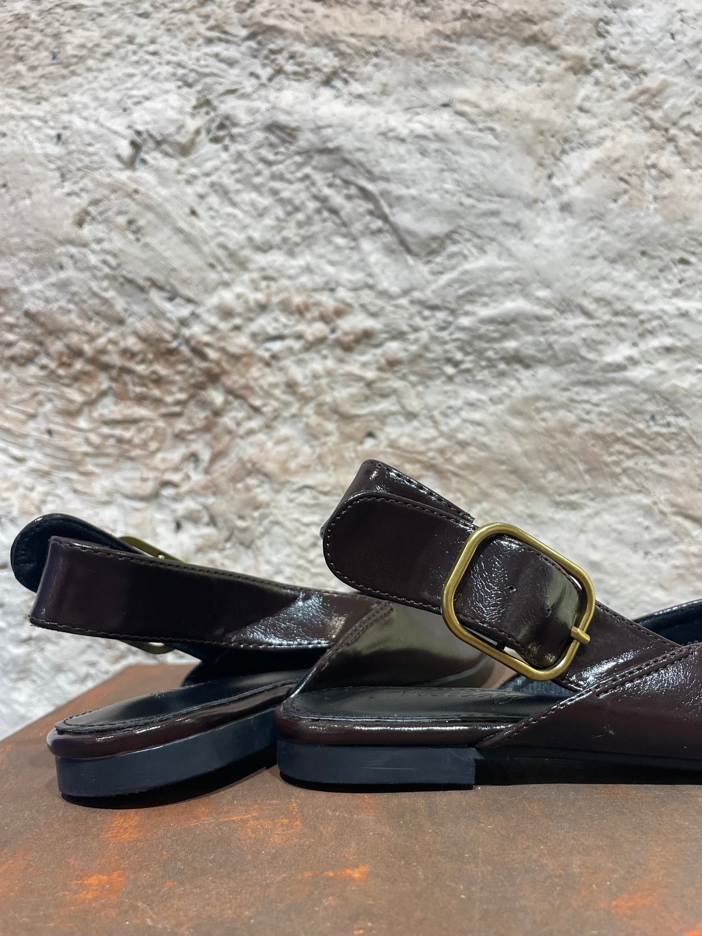 SANDALIA MULE PLANA MARRÓN