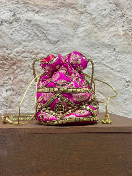 SAQUITO ABALORIOS FUCSIA