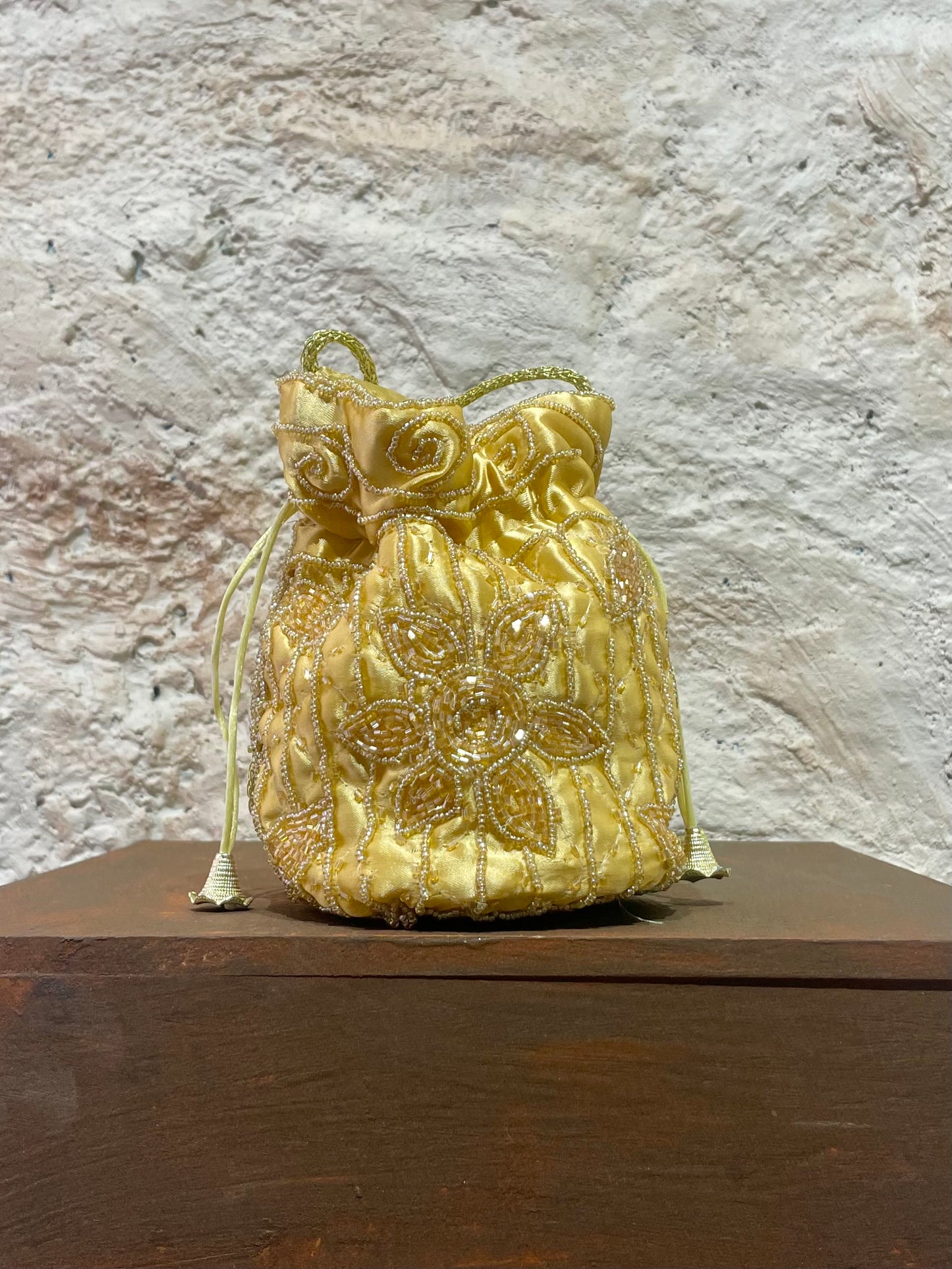 SAQUITO ABALORIOS DORADO