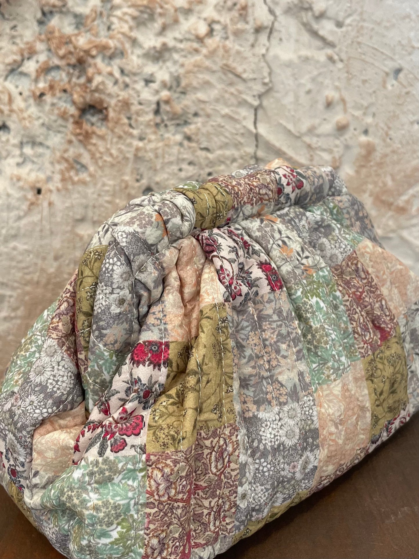 CLUTCH ACOLCHADO ESTAMPADO VERDE