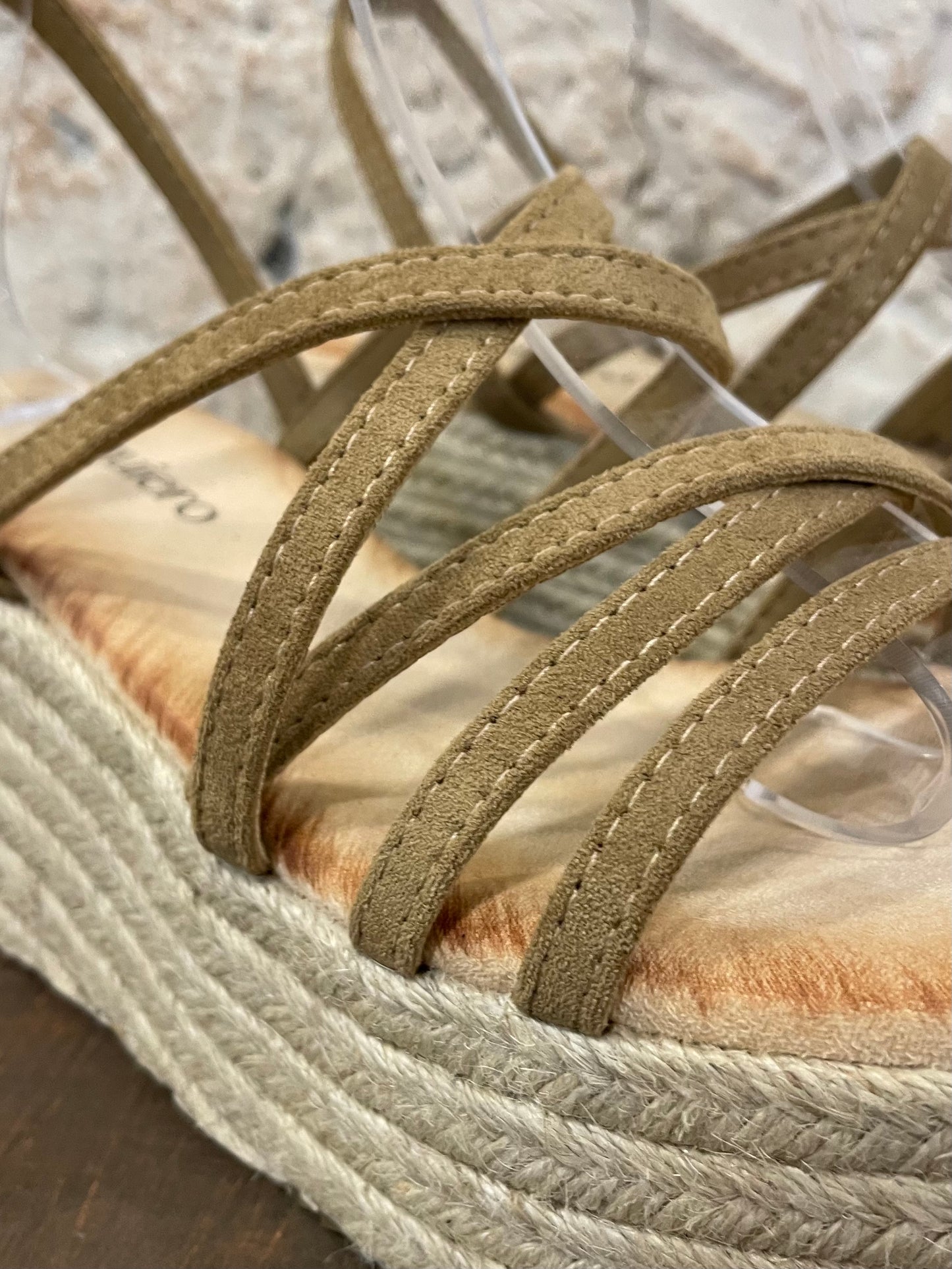 SANDALIA PLATAFORMA TIRAS TAUPE