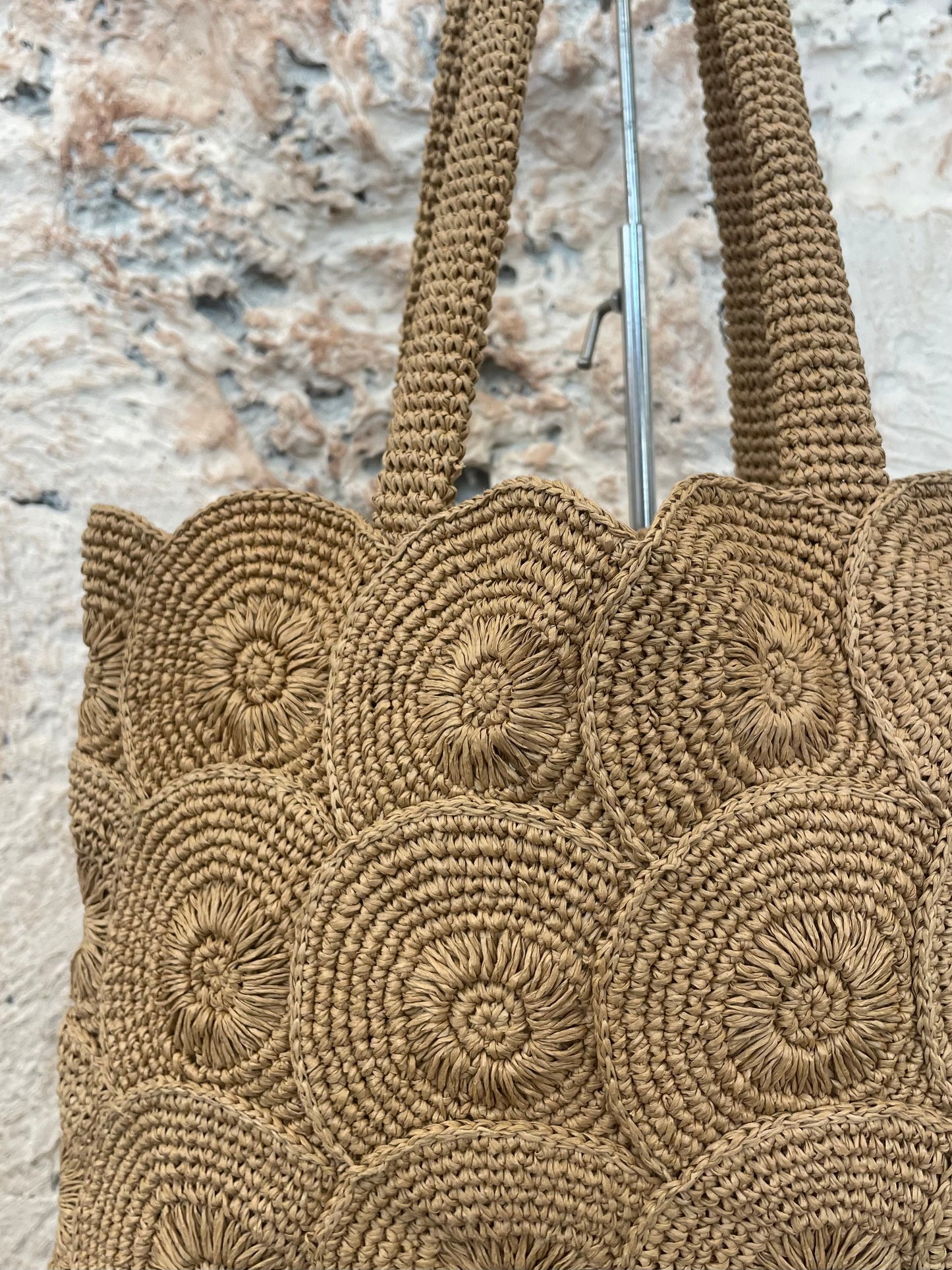 BOLSO RAFIA DETALLE TRENZADO CIRCULAR BEIGE