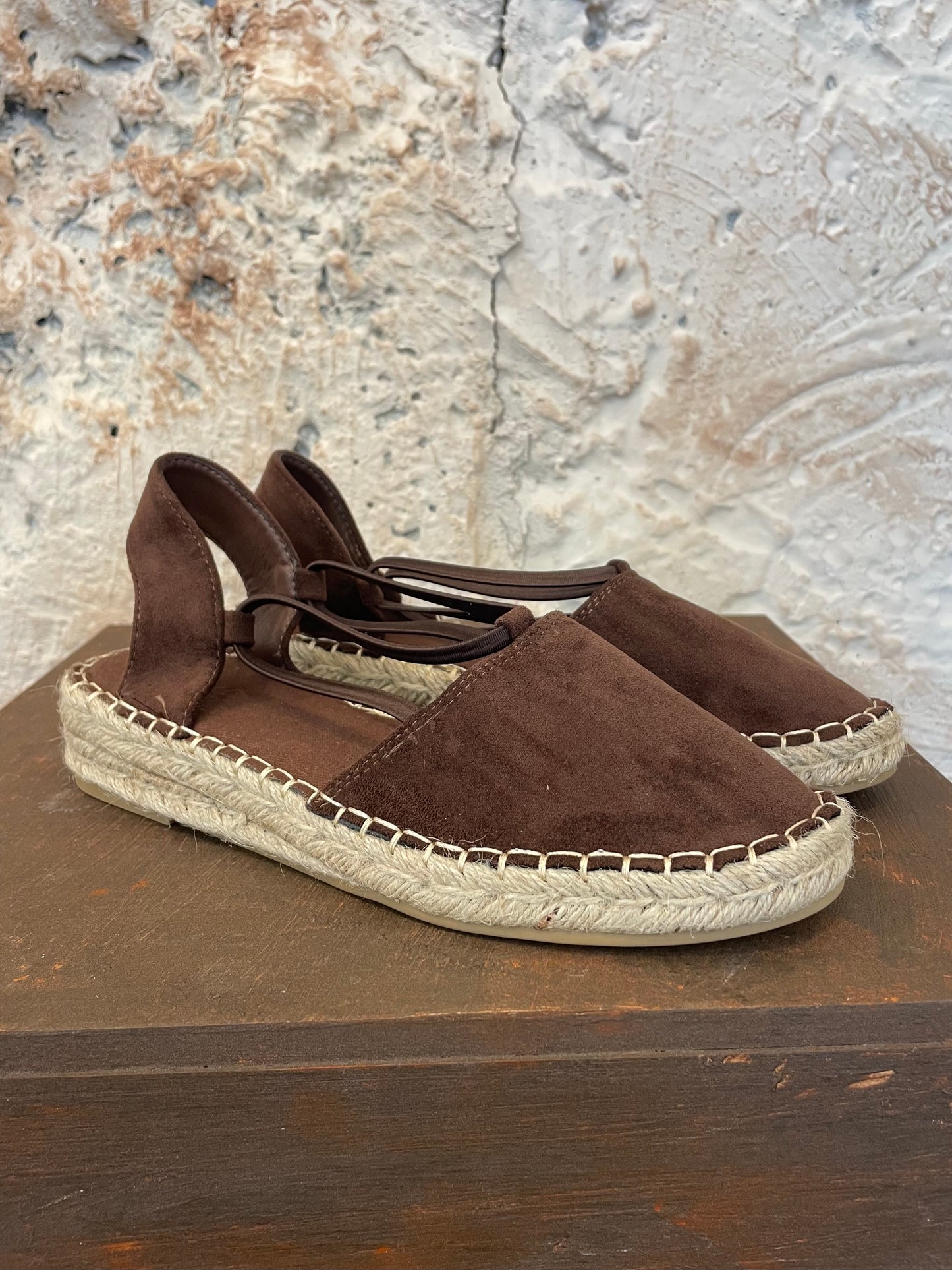SANDALIA ELASTICOS MARRÓN